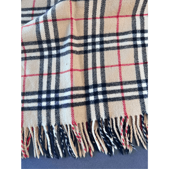 Burberry 100% Wool Scarf - Picture 10 of 10